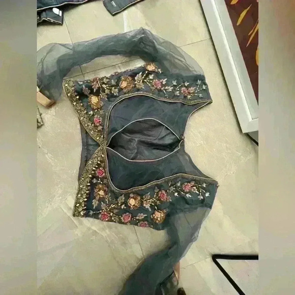 Beautiful Designer Lehenga only worn once in perfect conditions - Picture 3 of 5